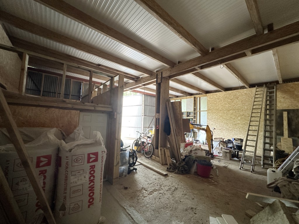 Lot: 60 - TIN BARN WITH POND SET IN APPROXIMATELY ONE ACRE - Internal of Barn